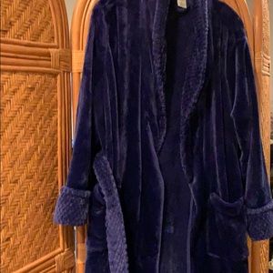 Women’s Robe Sm Navy SOOOO SOFT